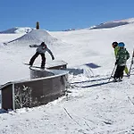 אכסניה In One - / Swiss *